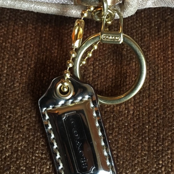 Coach Clutch - Picture 6 of 7